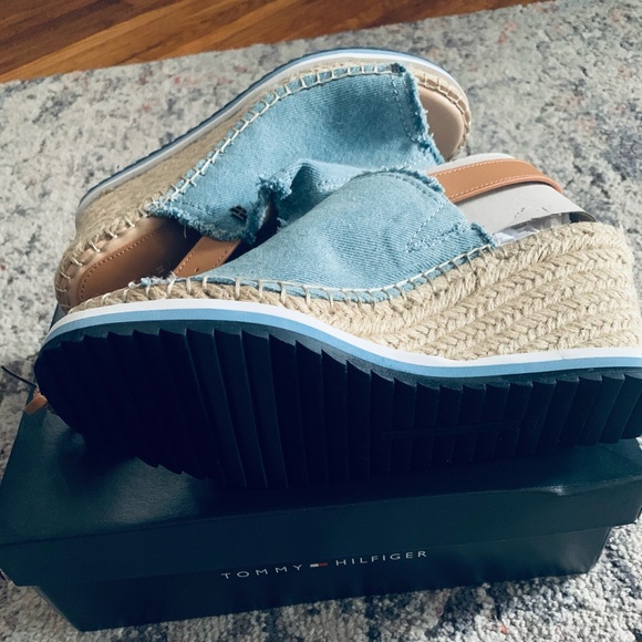 Tommy Hilfiger women shoes new color blue size 8,5 - Picture 5 of 5